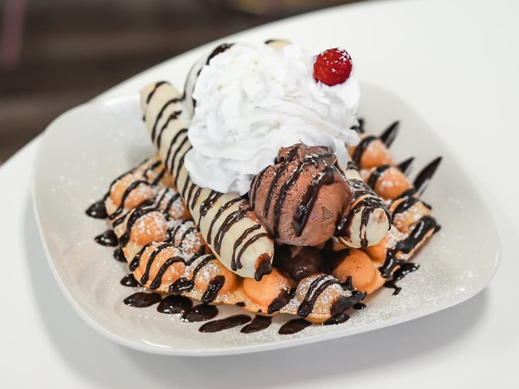 Banana Bubble Waffle SPLIT!!